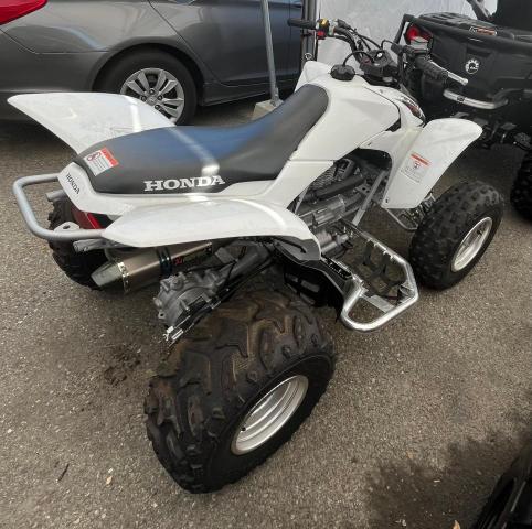 1HFTE270284701911 - 2008 HONDA TRX250 EX WHITE photo 4