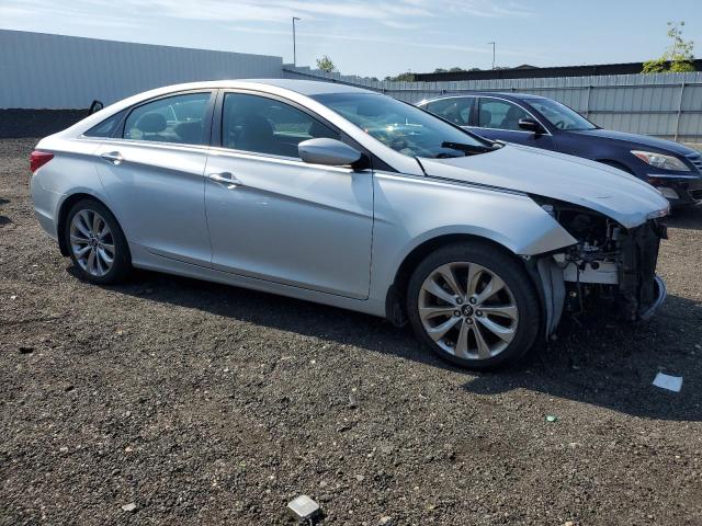 5NPEC4AC2DH533523 - 2013 HYUNDAI SONATA SE 银色 照片 4