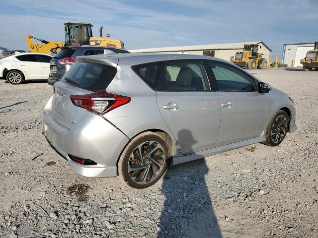 JTNKARJE0JJ562637 - 2018 TOYOTA COROLLA IM SILVER photo 3