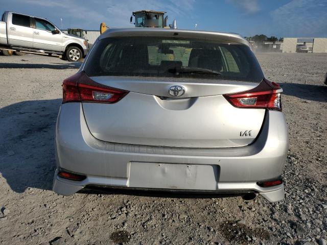 JTNKARJE0JJ562637 - 2018 TOYOTA COROLLA IM SILVER photo 6