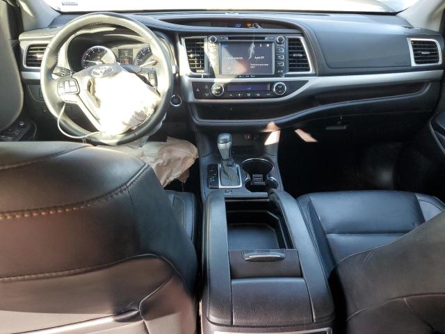 5TDKKRFH0GS132719 - 2016 TOYOTA HIGHLANDER XLE SILVER photo 8