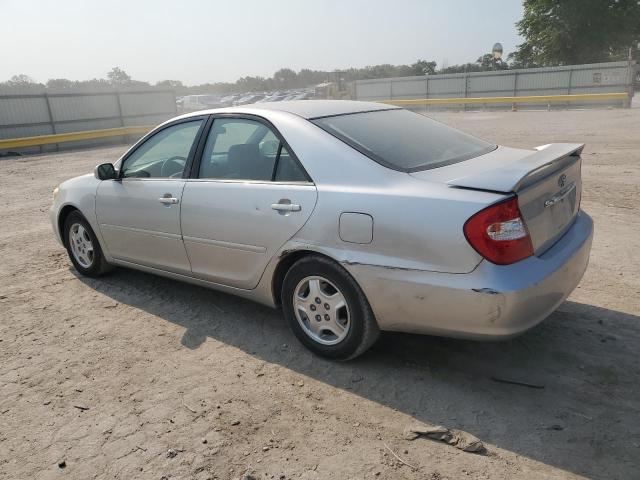 4T1BF32K12U530685 - 2002 TOYOTA CAMRY LE SILVER photo 2