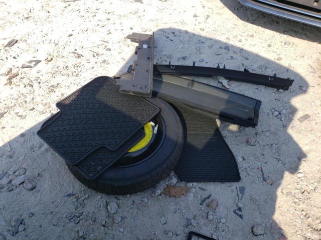 3VV2B7AX0KM059851 - 2019 VOLKSWAGEN TIGUAN SE Gris foto 12