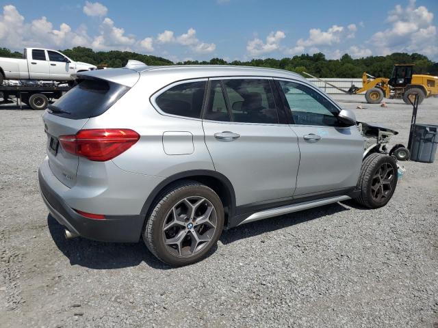 WBXHU7C50K3H45605 - 2019 BMW X1 SDRIVE28I SILVER photo 3