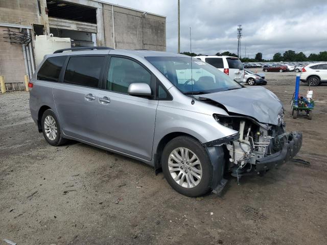 5TDYK3DC5CS265212 - 2012 TOYOTA SIENNA XLE SILVER photo 4