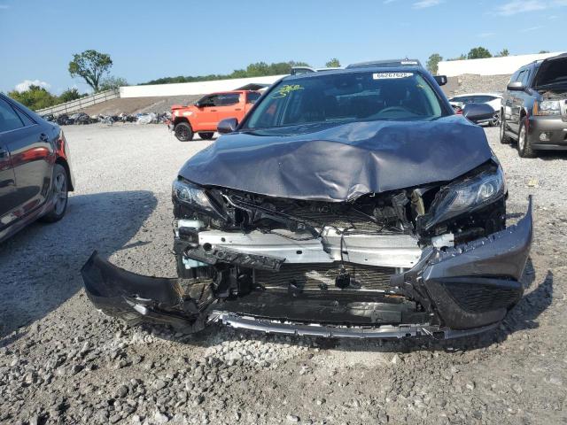 4T1T11AK7NU686033 - 2022 TOYOTA CAMRY SE CHARCOAL photo 5