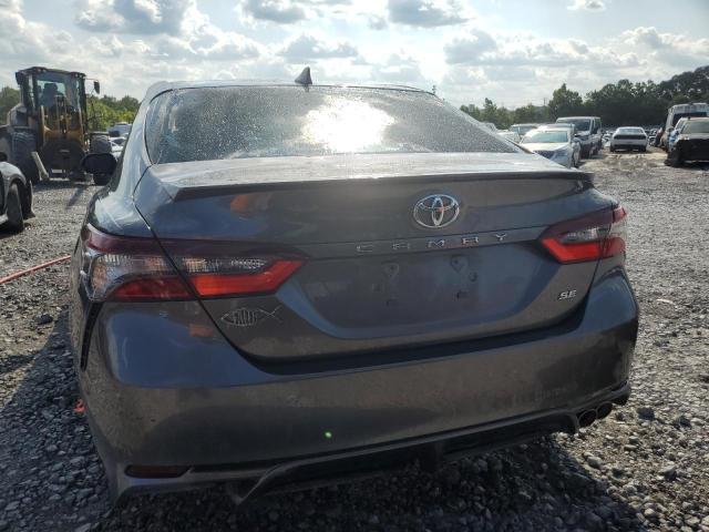 4T1T11AK7NU686033 - 2022 TOYOTA CAMRY SE CHARCOAL photo 6