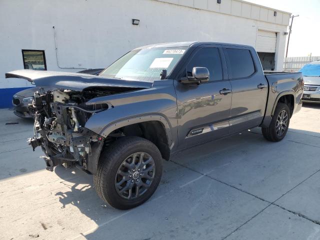 5TFNA5DB5NX028919 - 2022 TOYOTA TUNDRA CREWMAX PLATINUM Grau Foto 1