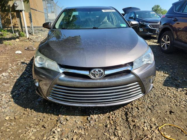 4T1BF1FKXHU337815 - 2017 TOYOTA CAMRY LE GRAY photo 5
