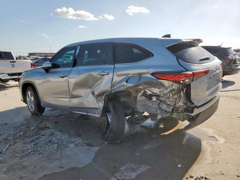 5TDCZRAHXNS099393 - 2022 TOYOTA HIGHLANDER L SILVER photo 2