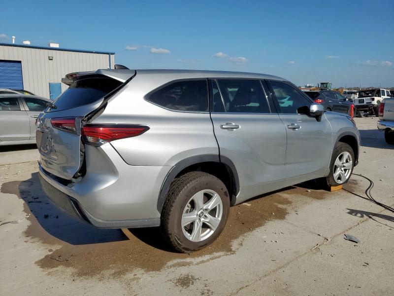 5TDCZRAHXNS099393 - 2022 TOYOTA HIGHLANDER L SILVER photo 3