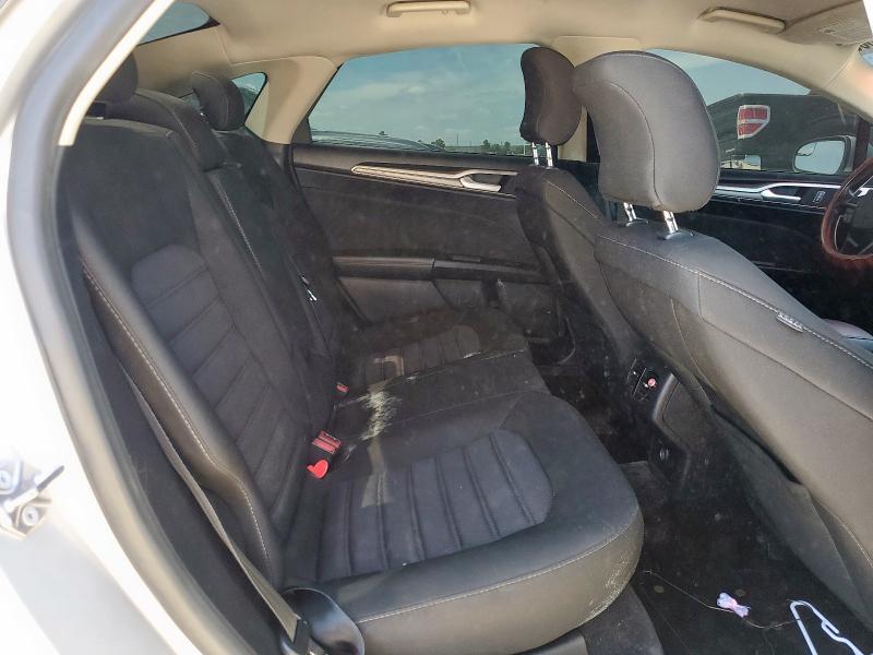 3FA6P0HDXJR180513 - 2018 FORD FUSION SE 银色 照片 10