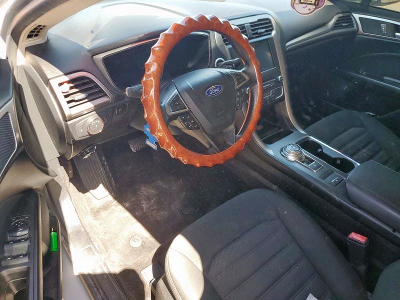 3FA6P0HDXJR180513 - 2018 FORD FUSION SE 银色 照片 8