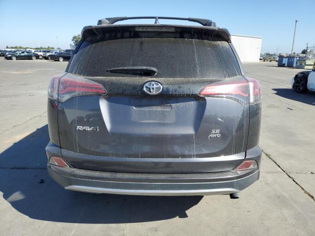 JTMJFREV2JD243315 - 2018 TOYOTA RAV4 SE GRAY photo 6