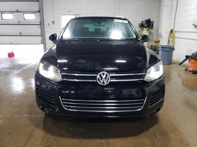 WVGEF9BP3DD001320 - 2013 VOLKSWAGEN TOUAREG V6 BLACK photo 5