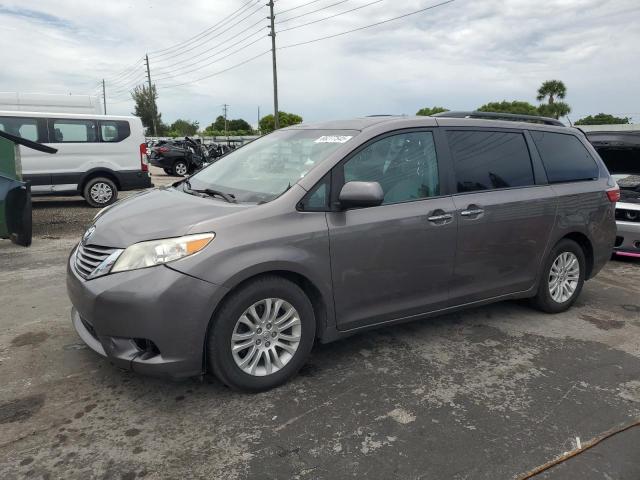 2016 TOYOTA SIENNA XLE, 