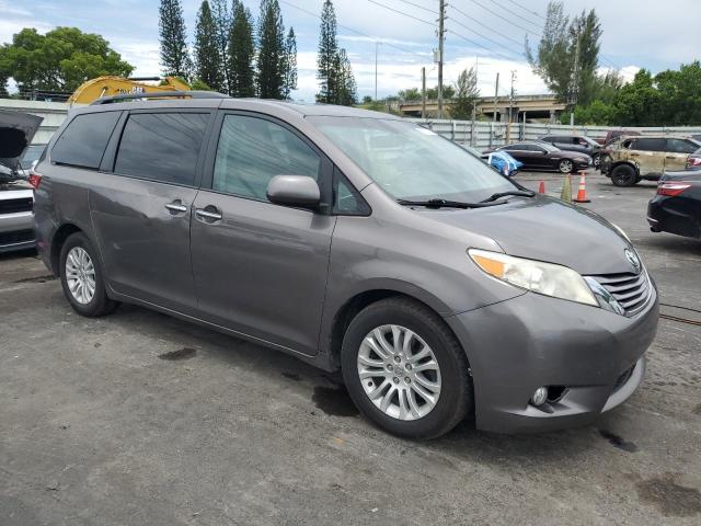 5TDYK3DC2GS748842 - 2016 TOYOTA SIENNA XLE GRAY photo 4