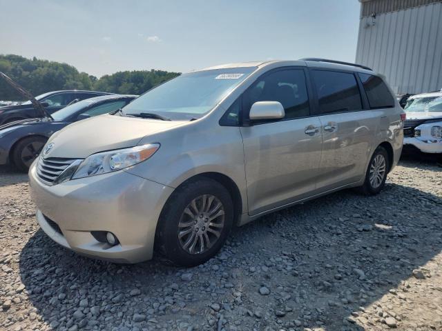 2017 TOYOTA SIENNA XLE, 
