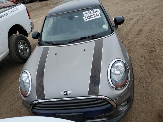 WMWXP5C59J2D71856 - 2018 MINI COOPER GRAY photo 5