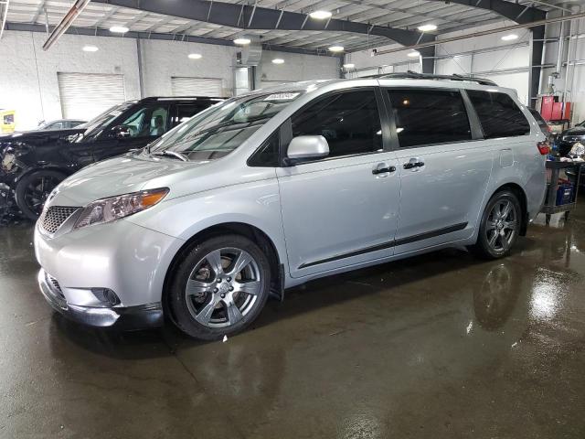 2017 TOYOTA SIENNA LE, 