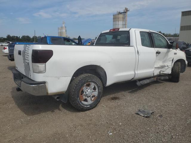 5TFCW5F18BX012495 - 2011 TOYOTA TUNDRA DOUBLE CAB SR5 WHITE photo 3