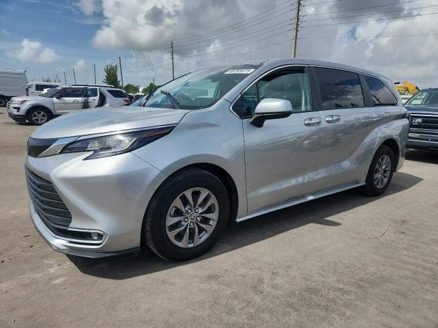 2021 TOYOTA SIENNA XLE, null