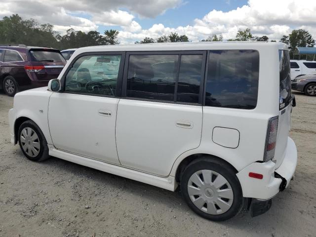 JTLKT324664126807 - 2006 TOYOTA SCION XB WHITE photo 2