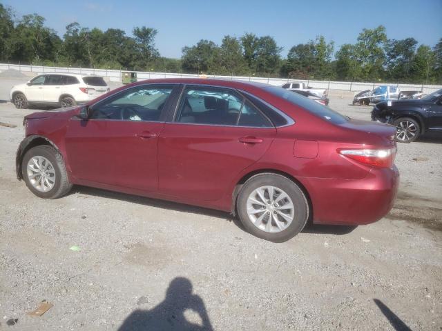4T1BF1FK7FU982774 - 2015 TOYOTA CAMRY LE RED photo 2