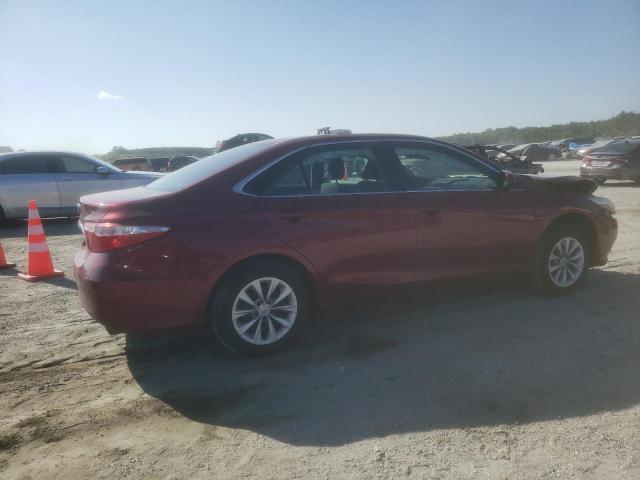4T1BF1FK7FU982774 - 2015 TOYOTA CAMRY LE RED photo 3