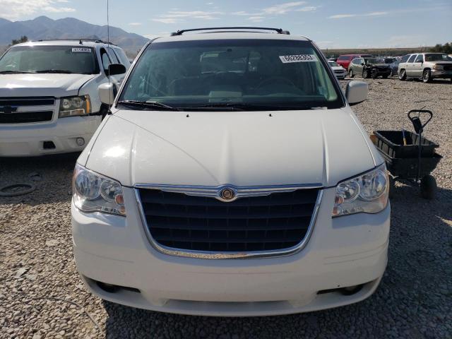 2A4RR5DX8AR351449 - 2010 CHRYSLER TOWN & COU TOURING WHITE photo 5
