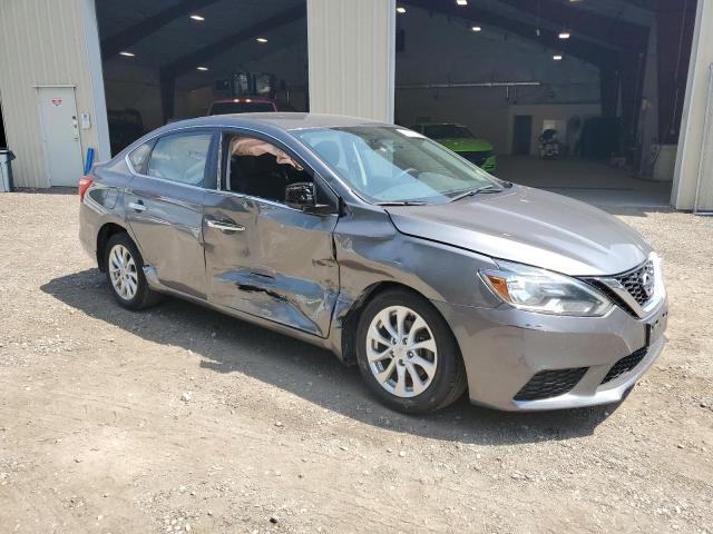 3N1AB7AP0JY218596 - 2018 NISSAN SENTRA S 灰色 照片 4