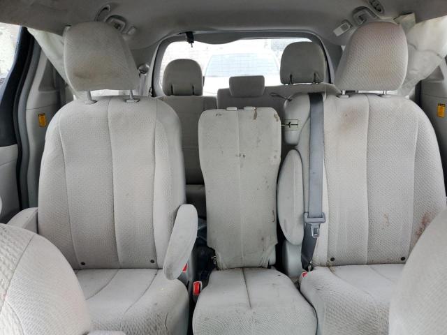 5TDKK3DC2CS181032 - 2012 TOYOTA SIENNA LE SILVER photo 10