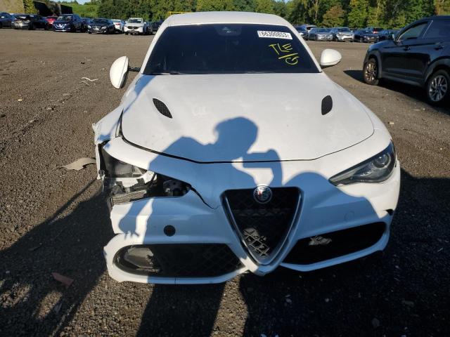 ZARFAEAV1J7586205 - 2018 ALFA ROMEO GIULIA QUADRIFOGLIO WHITE photo 5