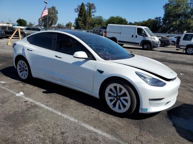 5YJ3E1EB8NF244924 - 2022 TESLA MODEL 3 أبيض صورة 4