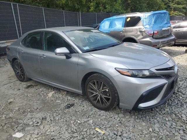 4T1G11AK5RU202576 - 2024 TOYOTA CAMRY SE NIGHT SHADE SILVER photo 4