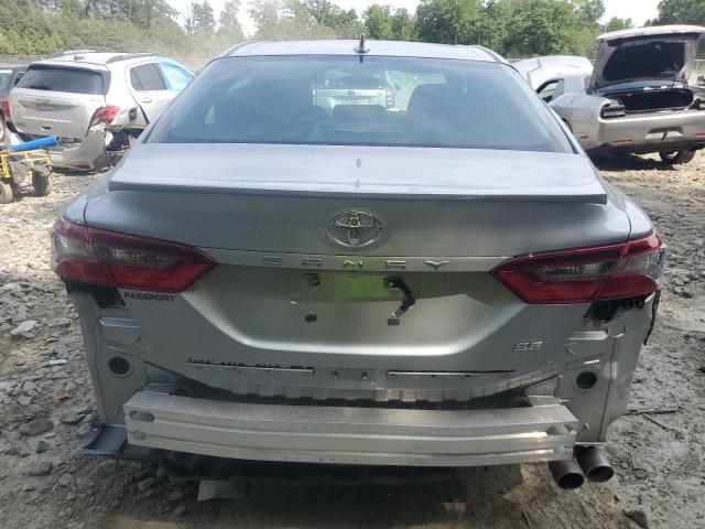4T1G11AK5RU202576 - 2024 TOYOTA CAMRY SE NIGHT SHADE SILVER photo 6