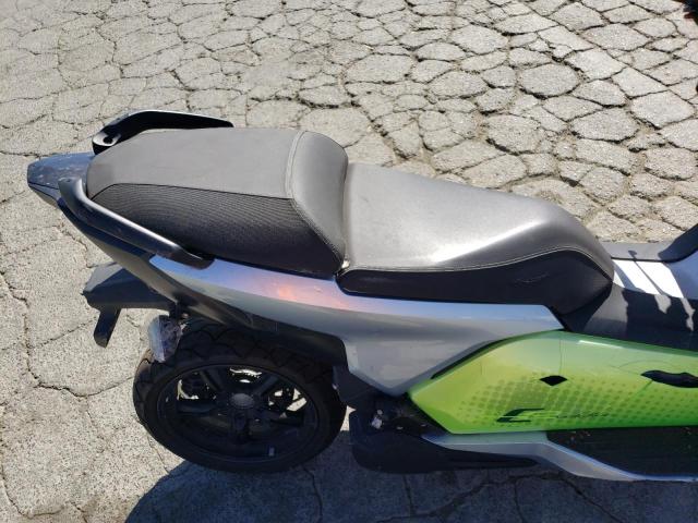 WB10C2304JZL08586 - 2018 BMW C EVOLUTIO Серебристый фото 6