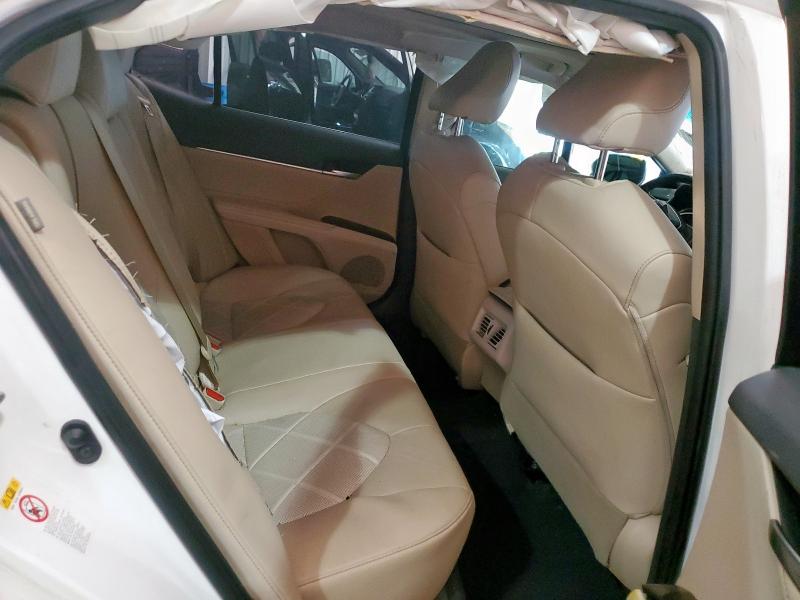 4T1B11HK2JU090579 - 2018 TOYOTA CAMRY L 白色 照片 10