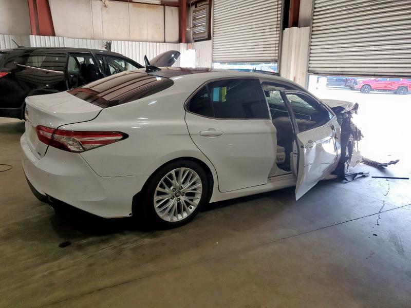 4T1B11HK2JU090579 - 2018 TOYOTA CAMRY L 白色 照片 3