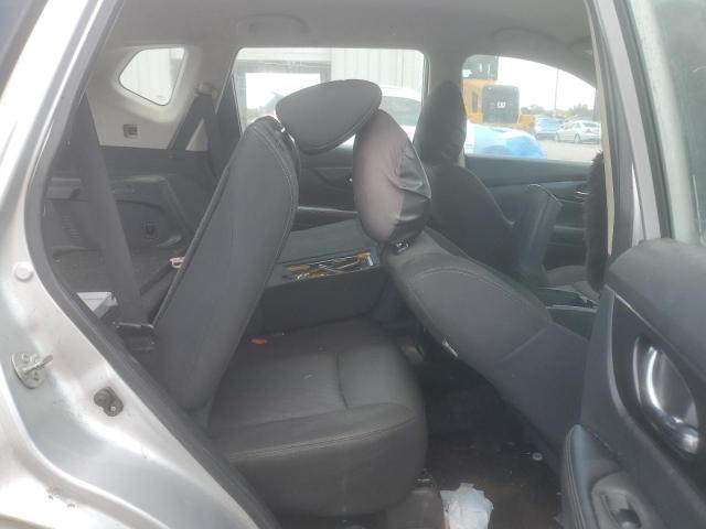 KNMAT2MT2JP575785 - 2018 NISSAN ROGUE S SILVER photo 11