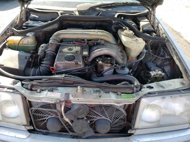 WDBEB31E8SC246323 - 1995 MERCEDES-BENZ E-CLASS 300D SILVER photo 11