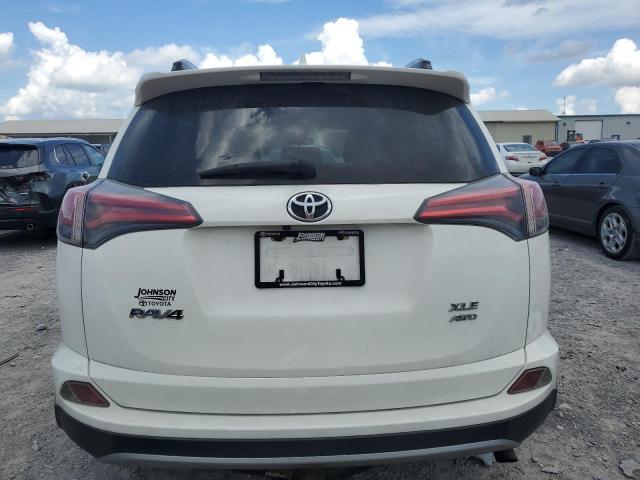JTMRFREV5HJ117447 - 2017 TOYOTA RAV4 XLE 白色 照片 6