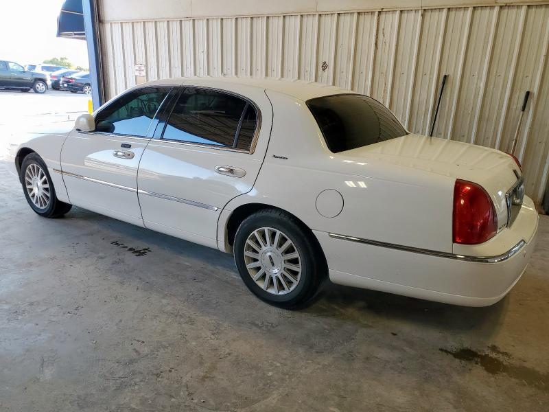1LNHM82W13Y621403 - 2003 LINCOLN TOWN CAR SIGNATURE 白色 照片 2
