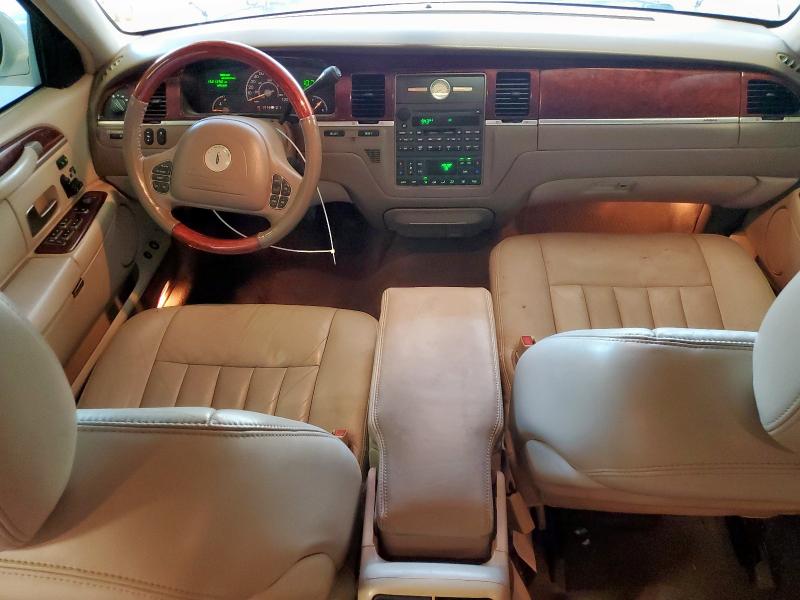 1LNHM82W13Y621403 - 2003 LINCOLN TOWN CAR SIGNATURE 白色 照片 8