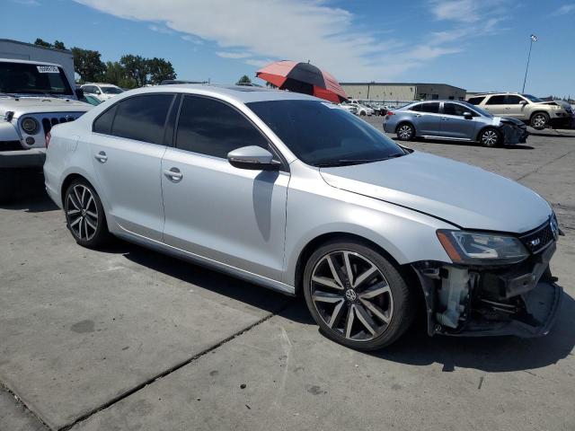 3VW4A7AJ3DM256826 - 2013 VOLKSWAGEN JETTA GLI Сріблястий фото 4