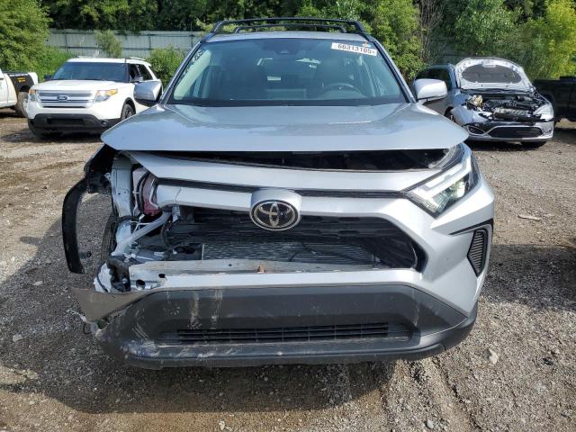 2T3P1RFV3SW496123 - 2025 TOYOTA RAV4 XLE SILVER photo 5