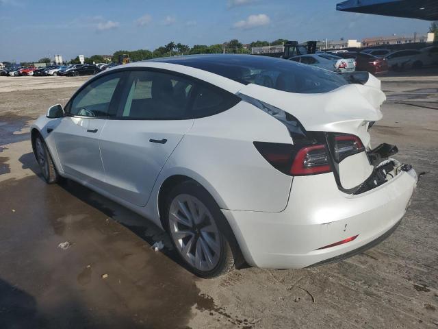 5YJ3E1EA2NF370512 - 2022 TESLA MODEL 3 WHITE photo 2