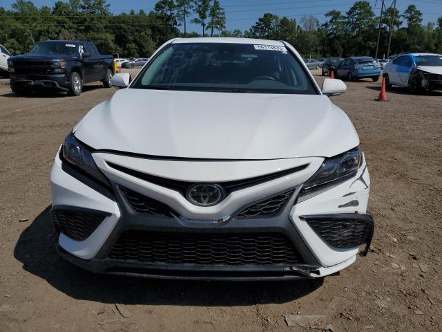 4T1G11AK4PU732096 - 2023 TOYOTA CAMRY SE NIGHT SHADE WHITE photo 5