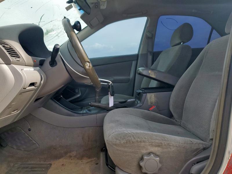 JTDBE32K320065499 - 2002 TOYOTA CAMRY LE 银色 照片 7