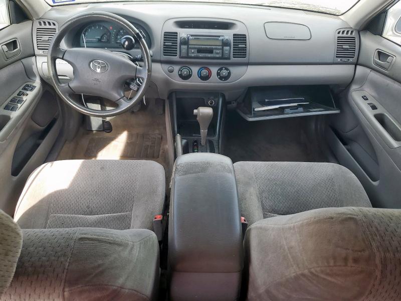 JTDBE32K320065499 - 2002 TOYOTA CAMRY LE 银色 照片 8